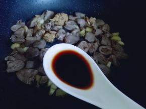 再加入生抽。