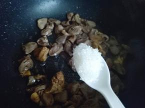 加入白砂糖。