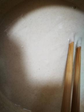 50分钟后，一搅，很细腻了，面疙瘩也散了