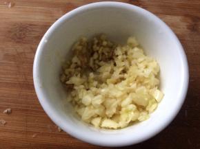 蒜末姜末放一起