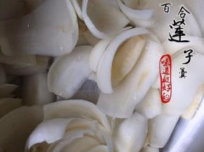 鲜百合掰开洗净待用（如是干百合要提前浸泡）