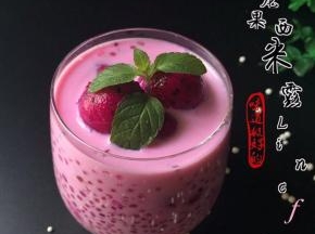 最后再加上适当果肉搅拌均匀就可以了。冷藏后更好吃哦