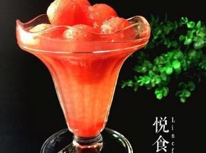 然后搅拌均匀再加入西瓜果肉就完成了