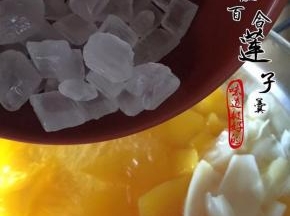 待南瓜煮糯煮熟后加入适量冰糖