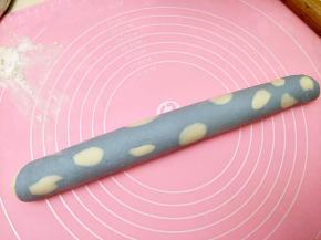 然后卷起，让有白色点的露在外面。