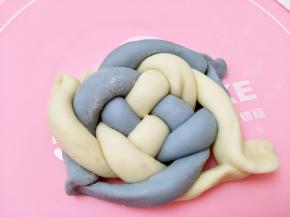 同色条捏一下，往底部收。