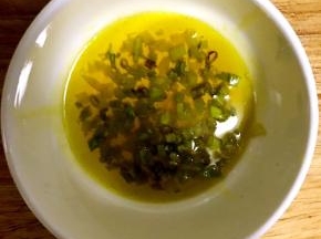 倒入碗中备用