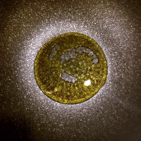 锅中放入适量油加热