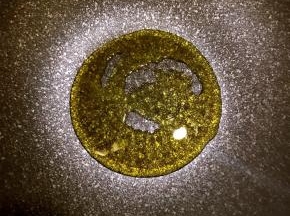 锅中放入适量油加热