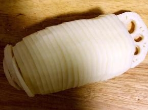 莲藕洗净切片