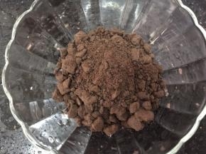 准备好饼干碎