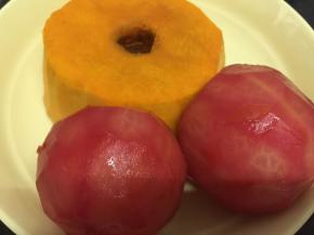 南瓜和番茄分别去皮