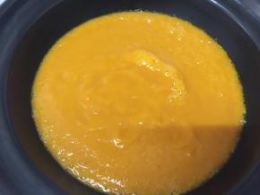 倒进锅里，小火