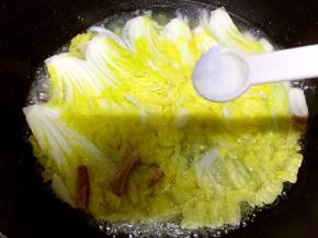 加入盐继续煮2分钟即可