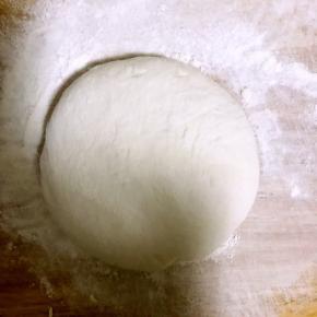 面醒发好后，团成面团