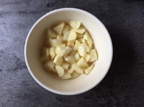 大蒜去外皮切小待用