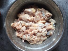 抓匀后腌制半小时