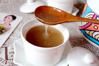 看来以后我再做这种炖品，也不用放锅里炖了，豆浆机做出来的多省事啊，好喝又简单，这样的才适合我们这种事务繁忙的家庭主妇嘛。