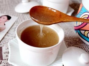 看来以后我再做这种炖品，也不用放锅里炖了，豆浆机做出来的多省事啊，好喝又简单，这样的才适合我们这种事务繁忙的家庭主妇嘛。