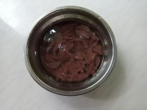 清水泡半小时，中途换几次水，以清除渗出的血水。