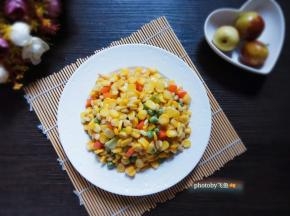 舀一勺，松仁果香中夹杂玉米的清甜。