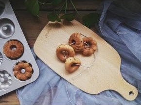 不怕热量高的可以用巧克力装饰下