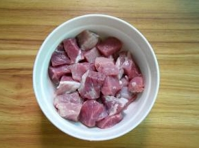 瘦肉切小块