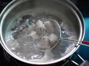 把瘦肉焯水后捞出