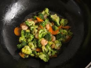 翻炒均匀即可，不需要加盐哦！