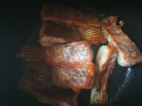 煎到两面金黄皮焦