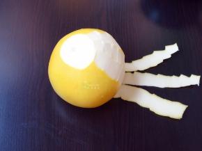 厨房刮刀，切下柚子外皮