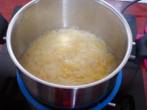 大火煮沸之后，转为小火煮至粘稠；