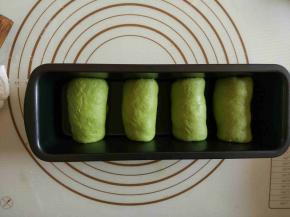 全部做好放入模具中