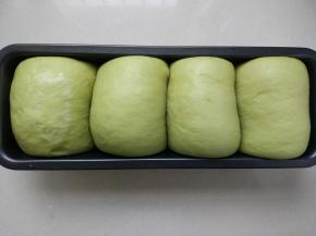 二次发酵满模，烤箱提前预热170度中下层，烤30分钟，上色加盖锡纸。