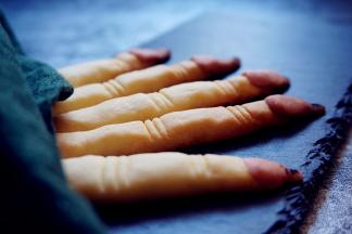 烘烤结束，将饼干取出，放凉后放保鲜盒保存