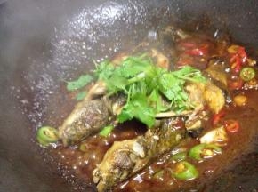 最后加入一些香菜即可出锅~