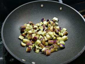 等水分都蒸发了，茄子也变软了