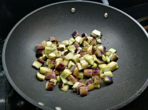 等水分都蒸发了，茄子也变软了