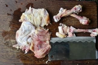 鸡腿去骨稍微敲松