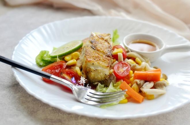 洋葱黑醋汁淋鲽鱼