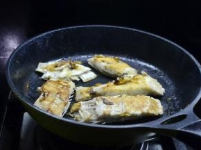 煎至两面微黄至熟