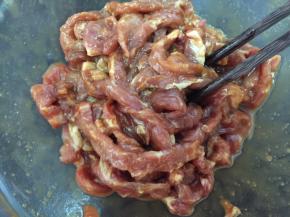 搅拌均匀，腌制至少39分钟