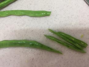 切去两端末尾
斜着刀切，越斜越好