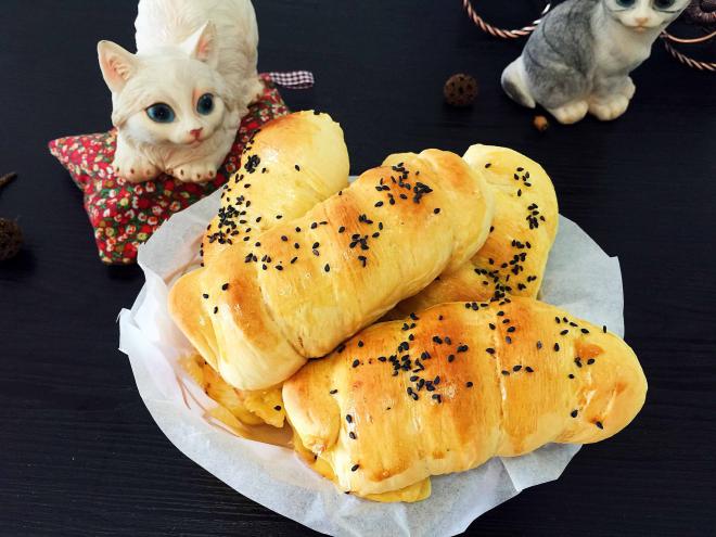 芝士肠仔卷卷包