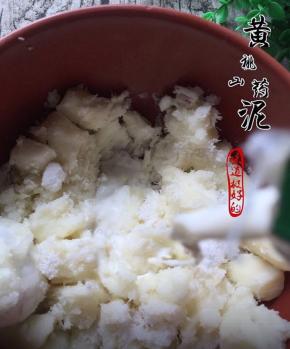 加入适量全脂牛奶搅拌均匀成泥