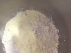 放入奶粉