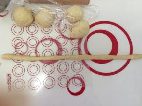 取一份搓成长条，45-50cm长