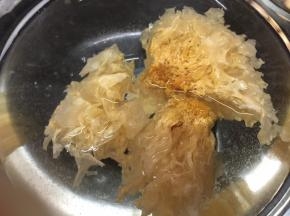 雪耳用食用水泡1小时