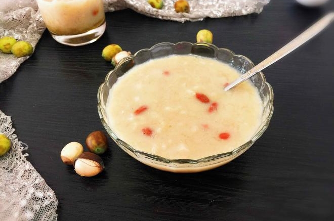 养颜莲蓉雪耳蜜饮