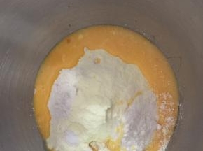 倒入鸡蛋液